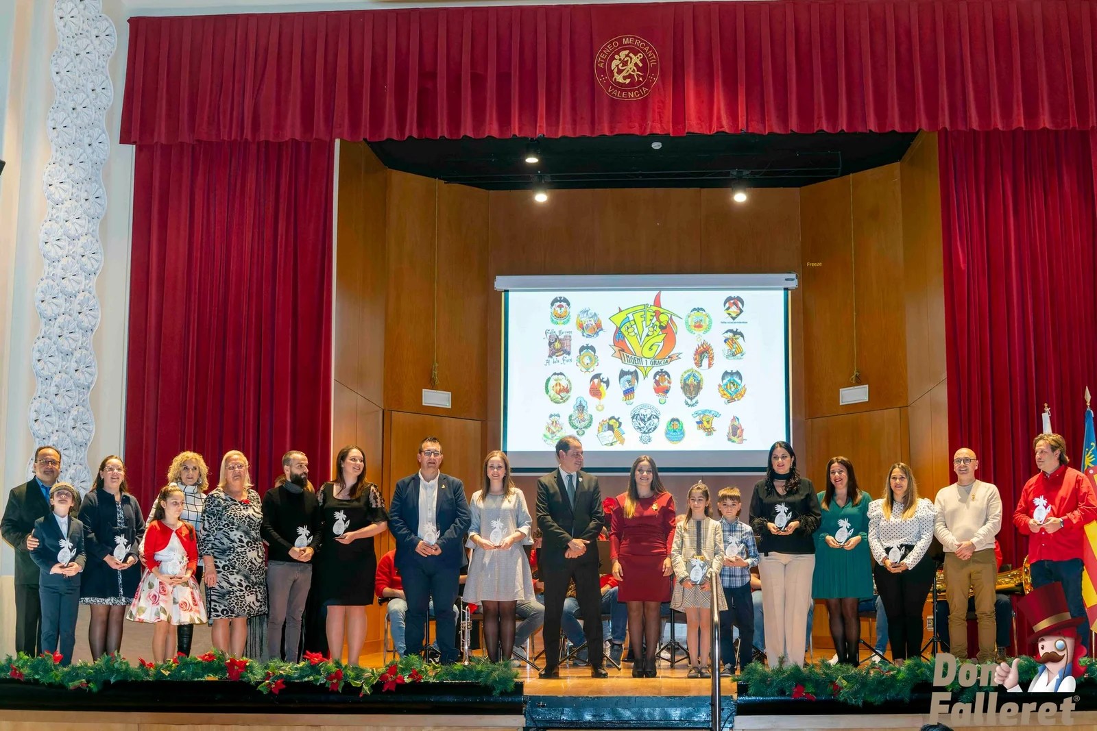 La Falla Pizarro-Cirilo Amorós junto a los artistas José Latorre, Gabriel Sanz y Marina Puche obtiene el premio a la falla con más ingenio y gracia de 2022 13 Gala IG 49
