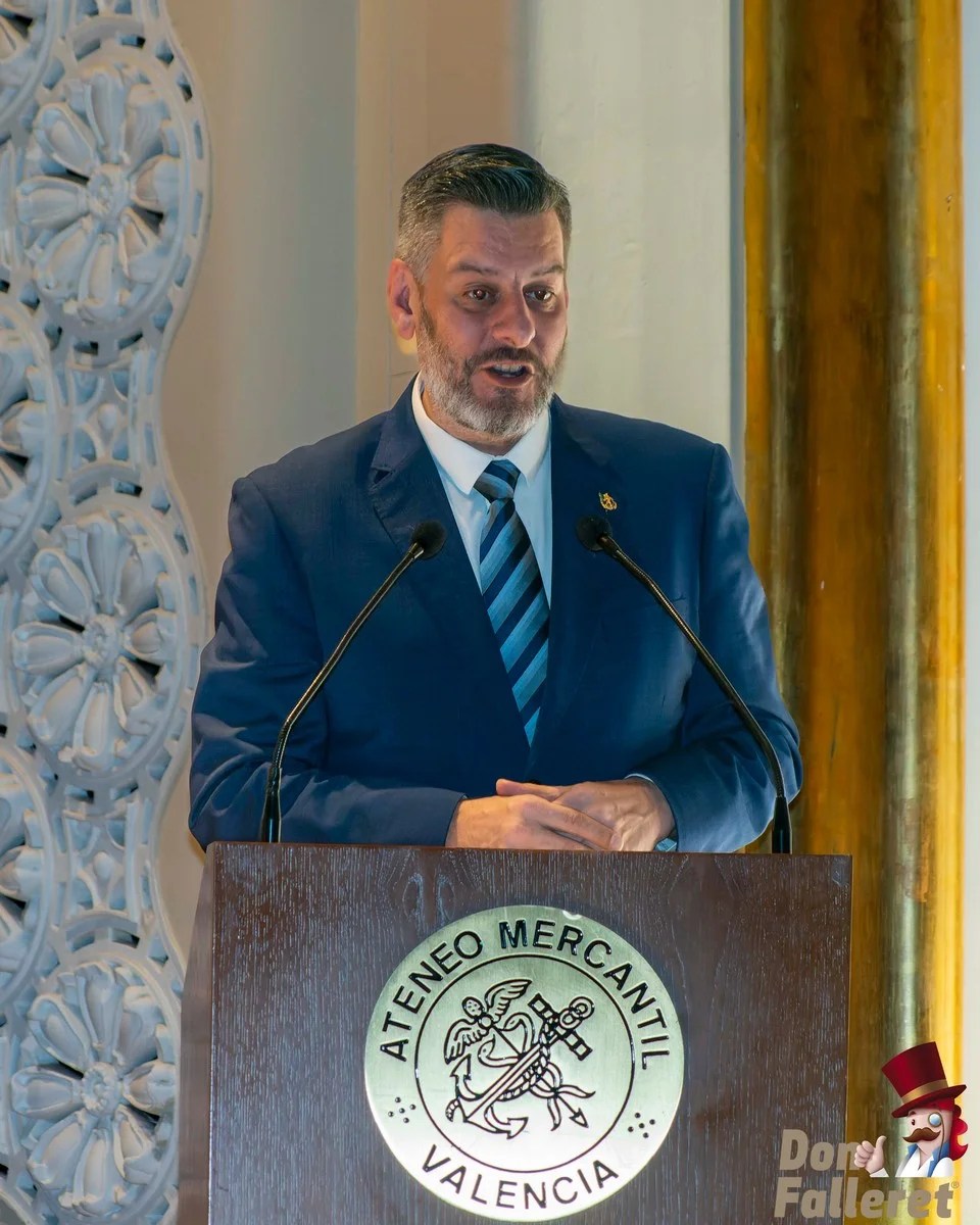 La Falla Pizarro-Cirilo Amorós junto a los artistas José Latorre, Gabriel Sanz y Marina Puche obtiene el premio a la falla con más ingenio y gracia de 2022 11 Gala IG 54