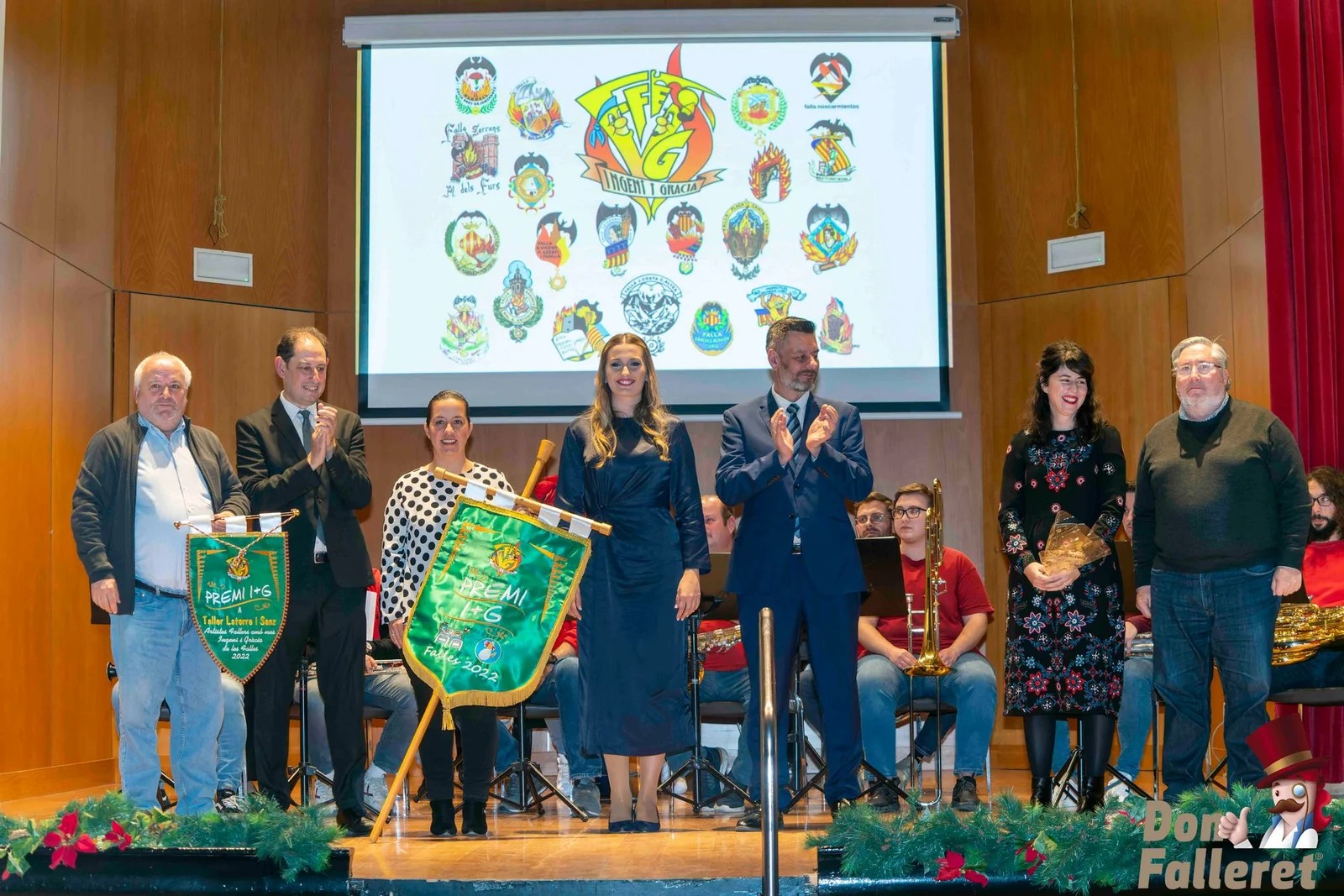 La Falla Pizarro-Cirilo Amorós junto a los artistas José Latorre, Gabriel Sanz y Marina Puche obtiene el premio a la falla con más ingenio y gracia de 2022