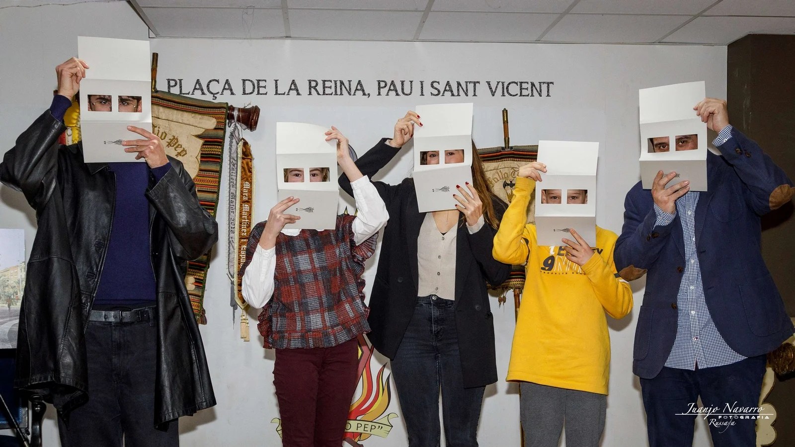 Escif diseña el Llibret de la Falla Plaza de la Reina