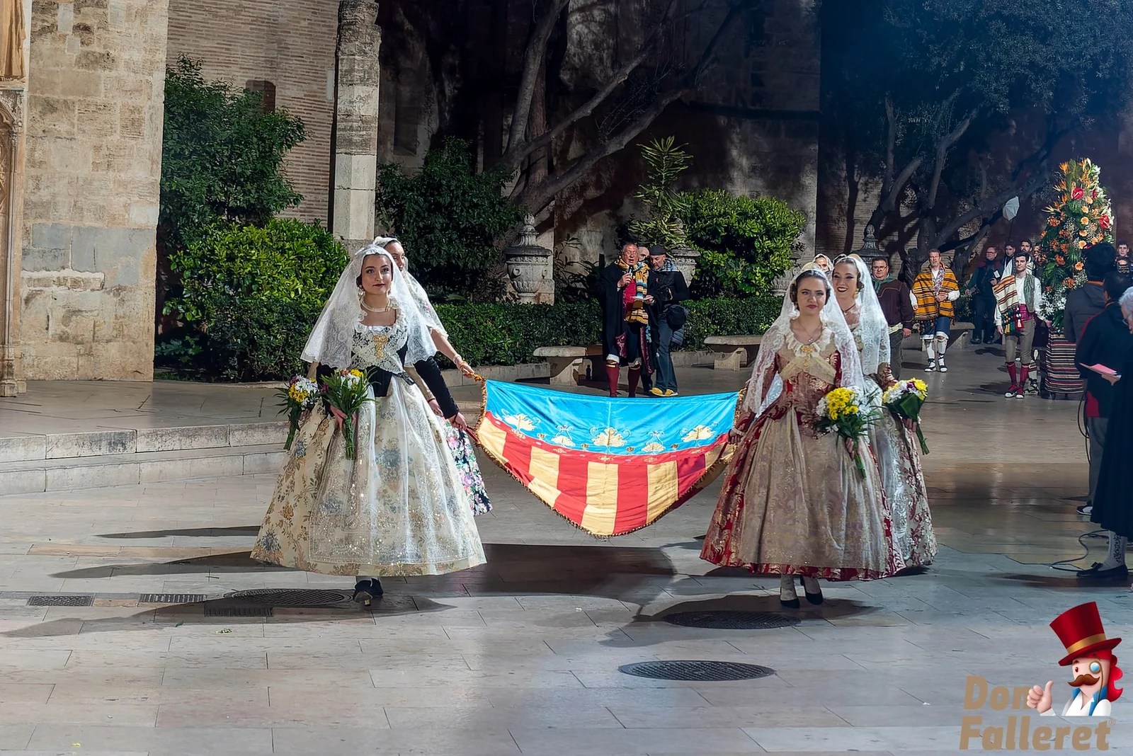Ofrenda de Flores a la Virgen de los Desamparados - 17 de marzo - Comisiones Falleras 107 Ofrenda 17 100