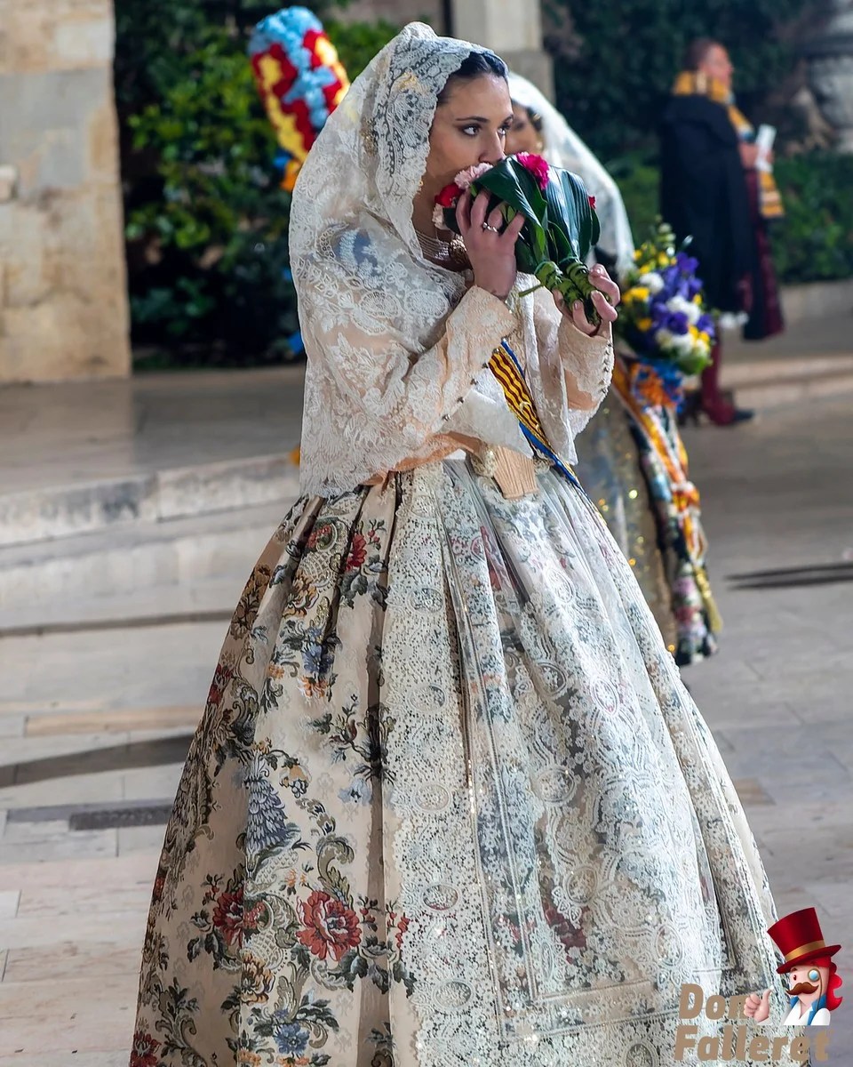 Ofrenda de Flores a la Virgen de los Desamparados - 17 de marzo - Comisiones Falleras 112 Ofrenda 17 105