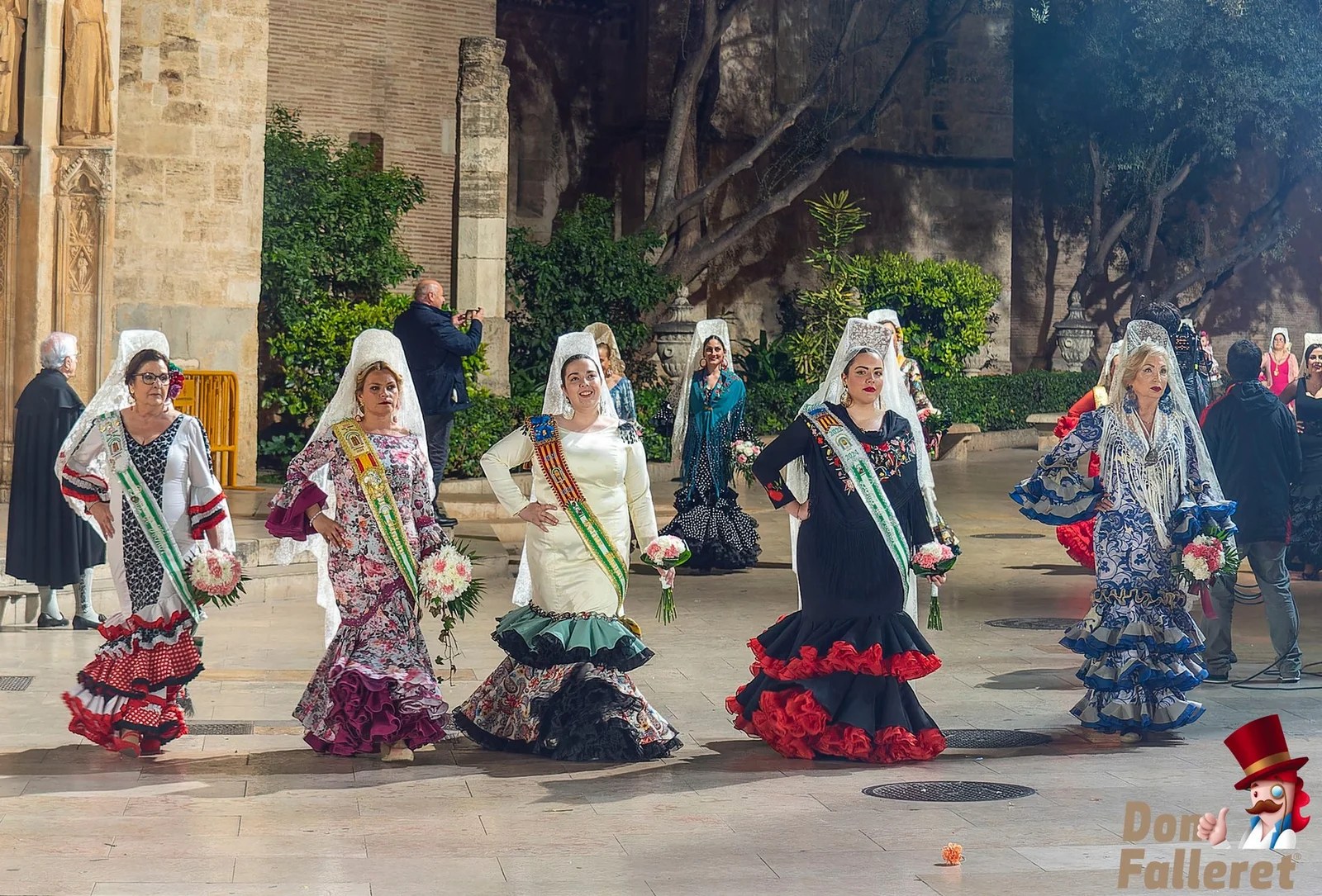 Ofrenda de Flores a la Virgen de los Desamparados - 17 de marzo - Comisiones Falleras 136 Ofrenda 17 129