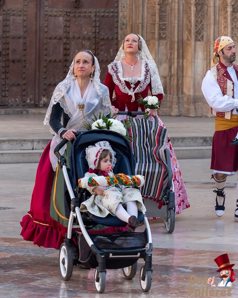 Ofrenda de Flores a la Virgen de los Desamparados - 17 de marzo - Comisiones Falleras 20 Ofrenda 17 13