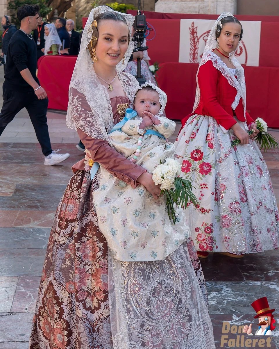 Ofrenda de Flores a la Virgen de los Desamparados - 17 de marzo - Comisiones Falleras 22 Ofrenda 17 15