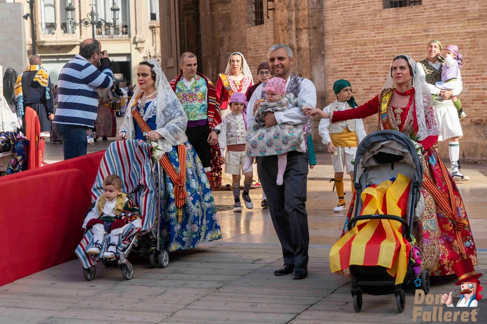 Ofrenda de Flores a la Virgen de los Desamparados - 17 de marzo - Comisiones Falleras 184 Ofrenda 17 177