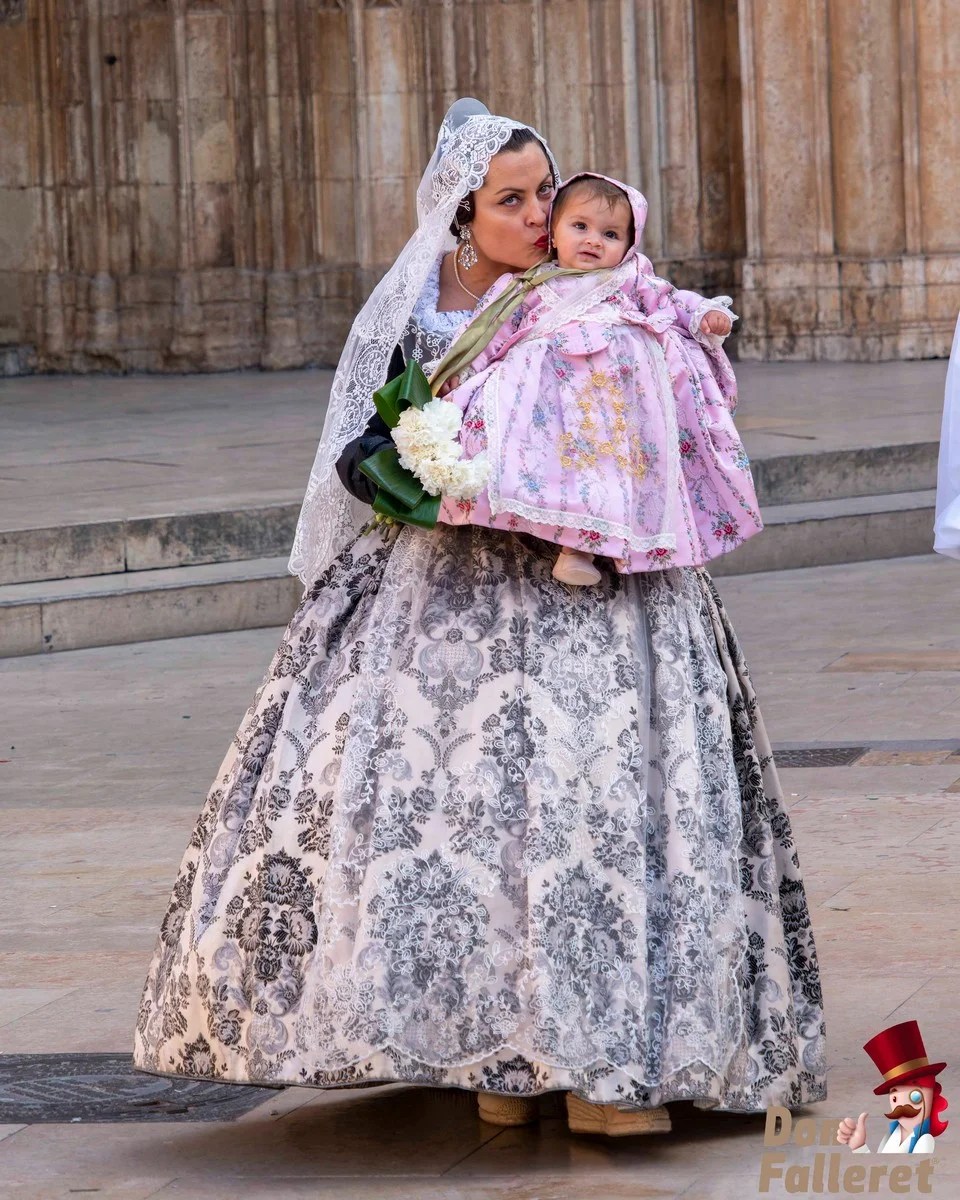 Ofrenda de Flores a la Virgen de los Desamparados - 17 de marzo - Comisiones Falleras 189 Ofrenda 17 182