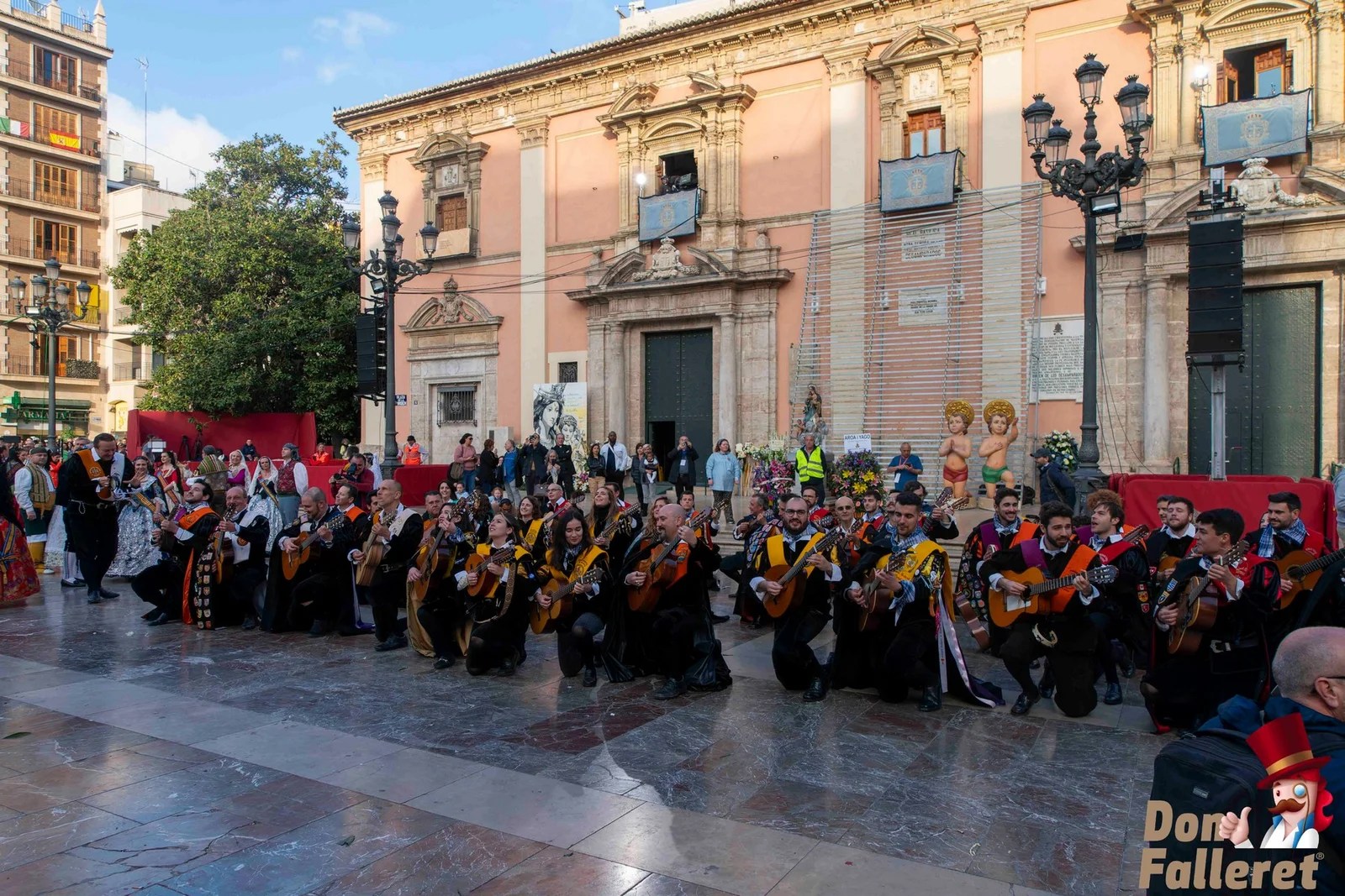 Ofrenda de Flores a la Virgen de los Desamparados - 17 de marzo - Comisiones Falleras 210 Ofrenda 17 203