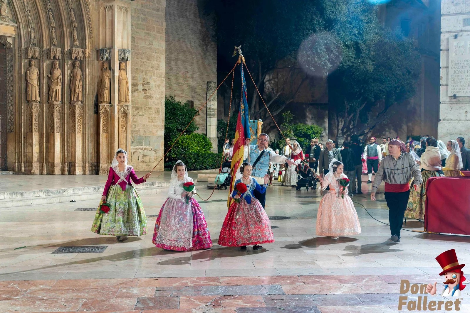 Ofrenda de Flores a la Virgen de los Desamparados - 17 de marzo - Comisiones Falleras 237 Ofrenda 17 230
