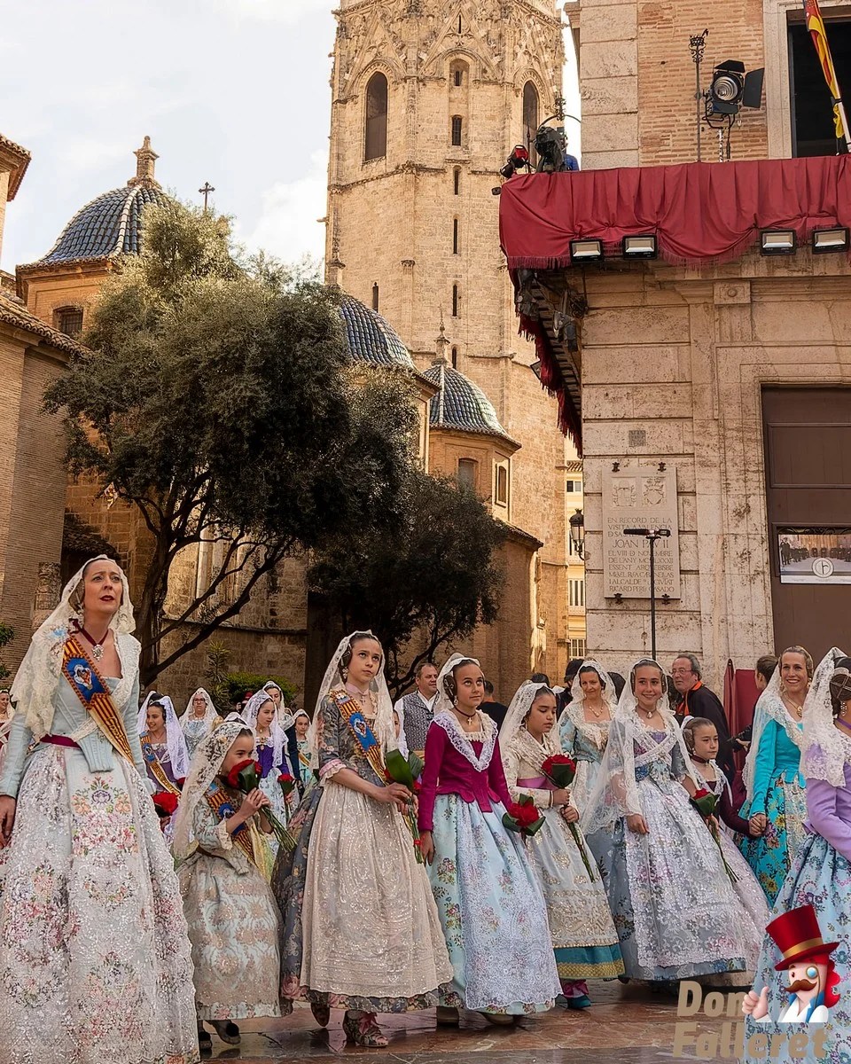 Ofrenda de Flores a la Virgen de los Desamparados - 17 de marzo - Comisiones Falleras 31 Ofrenda 17 24
