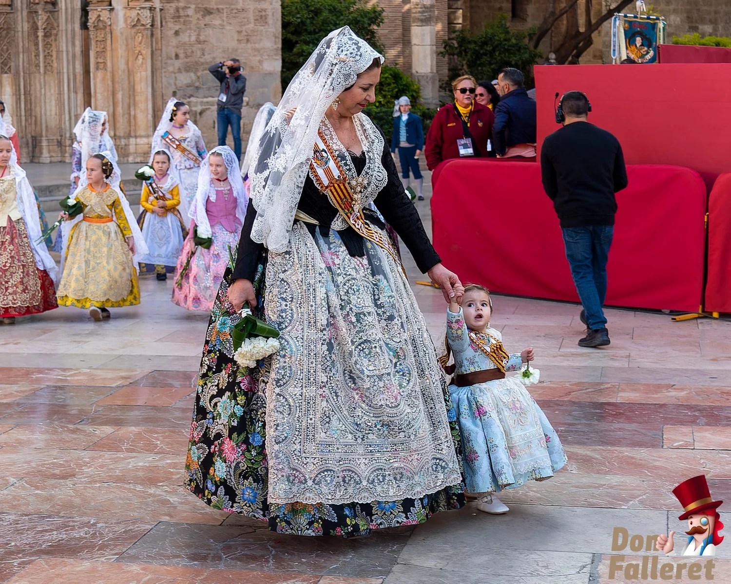 Ofrenda de Flores a la Virgen de los Desamparados - 17 de marzo - Comisiones Falleras 34 Ofrenda 17 27