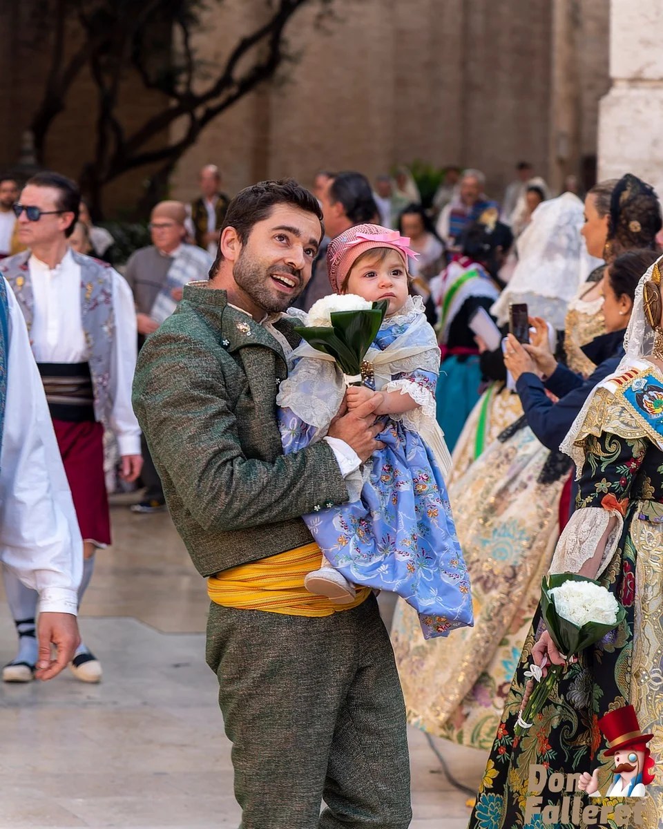 Ofrenda de Flores a la Virgen de los Desamparados - 17 de marzo - Comisiones Falleras 44 Ofrenda 17 37