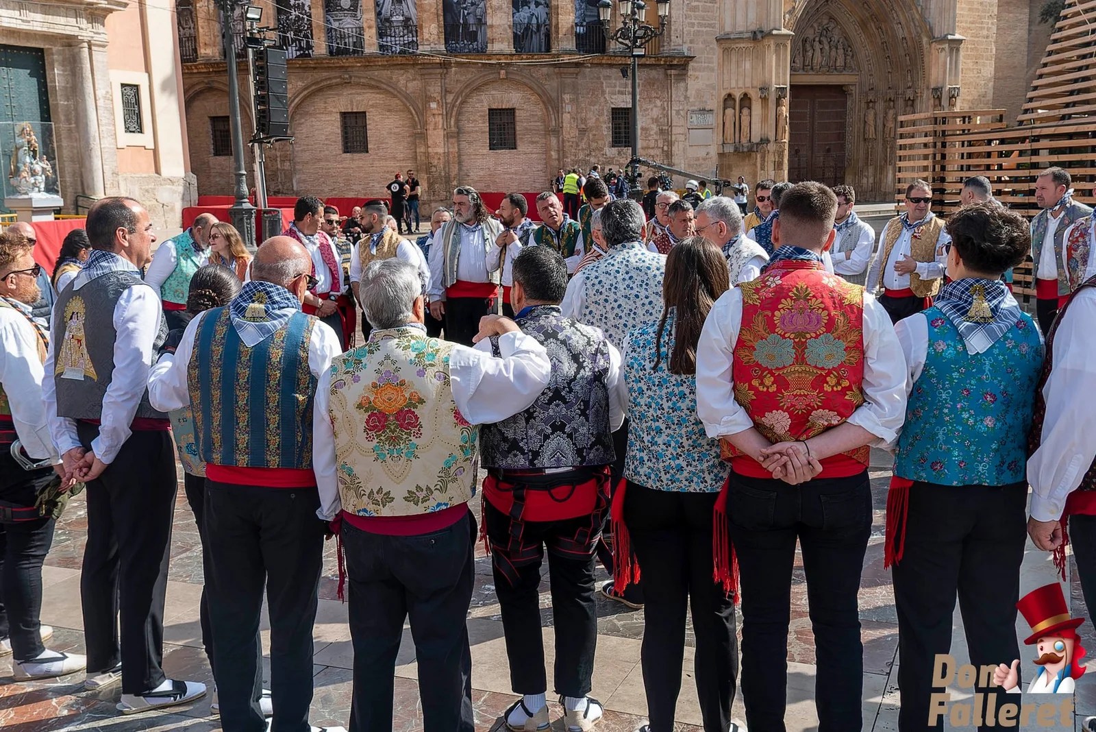 Ofrenda de Flores a la Virgen de los Desamparados - 17 de marzo - Comisiones Falleras 11 Ofrenda 17 4