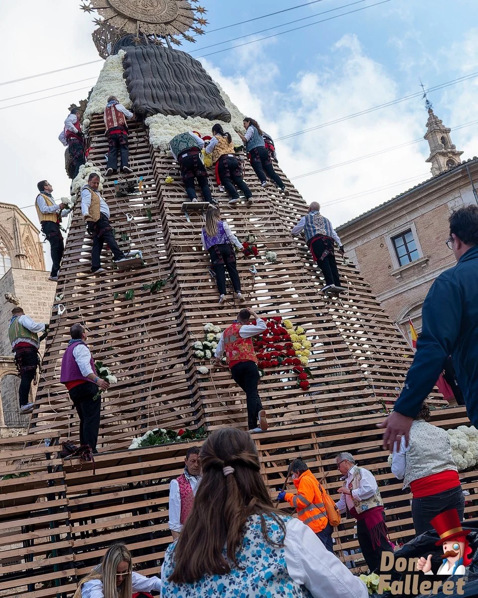 Ofrenda de Flores a la Virgen de los Desamparados - 17 de marzo - Comisiones Falleras 53 Ofrenda 17 46
