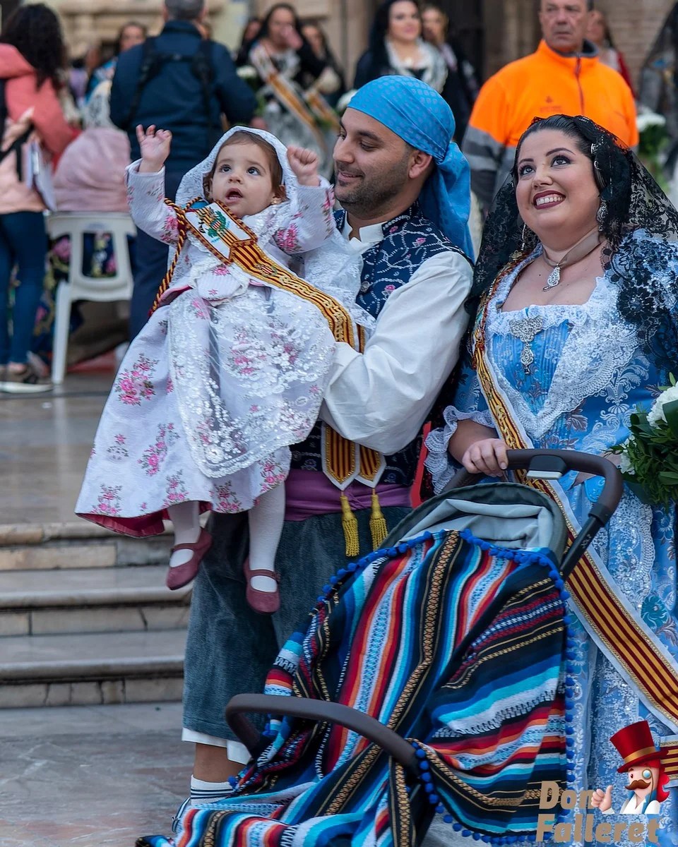 Ofrenda de Flores a la Virgen de los Desamparados - 17 de marzo - Comisiones Falleras 77 Ofrenda 17 70
