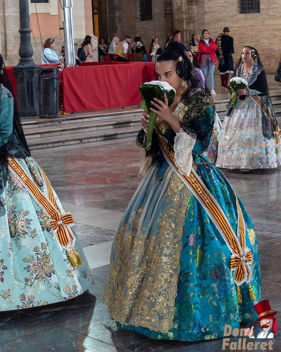 Ofrenda de Flores a la Virgen de los Desamparados - 17 de marzo - Comisiones Falleras 80 Ofrenda 17 73