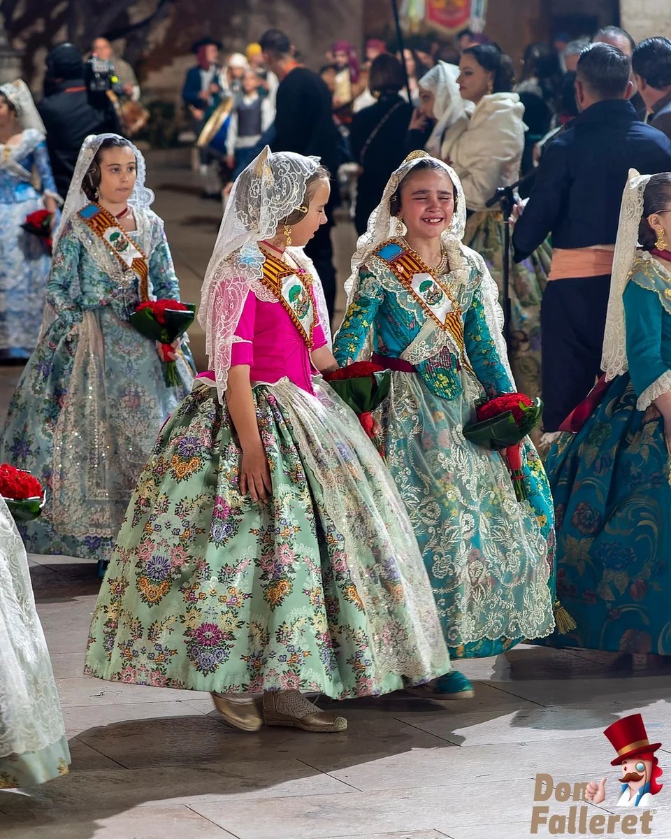 Ofrenda de Flores a la Virgen de los Desamparados - 17 de marzo - Comisiones Falleras 86 Ofrenda 17 79
