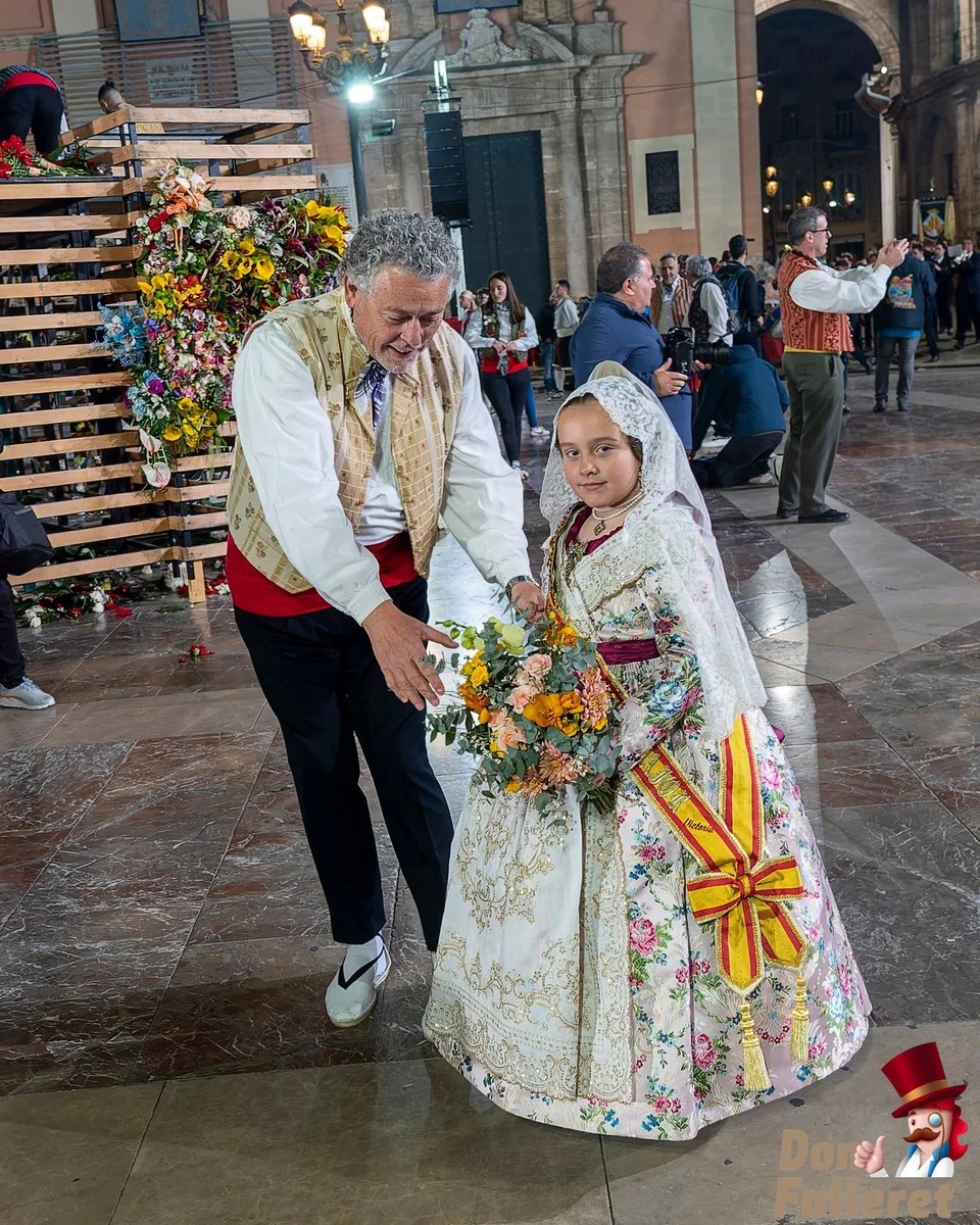 Ofrenda de Flores a la Virgen de los Desamparados - 17 de marzo - Comisiones Falleras 90 Ofrenda 17 83