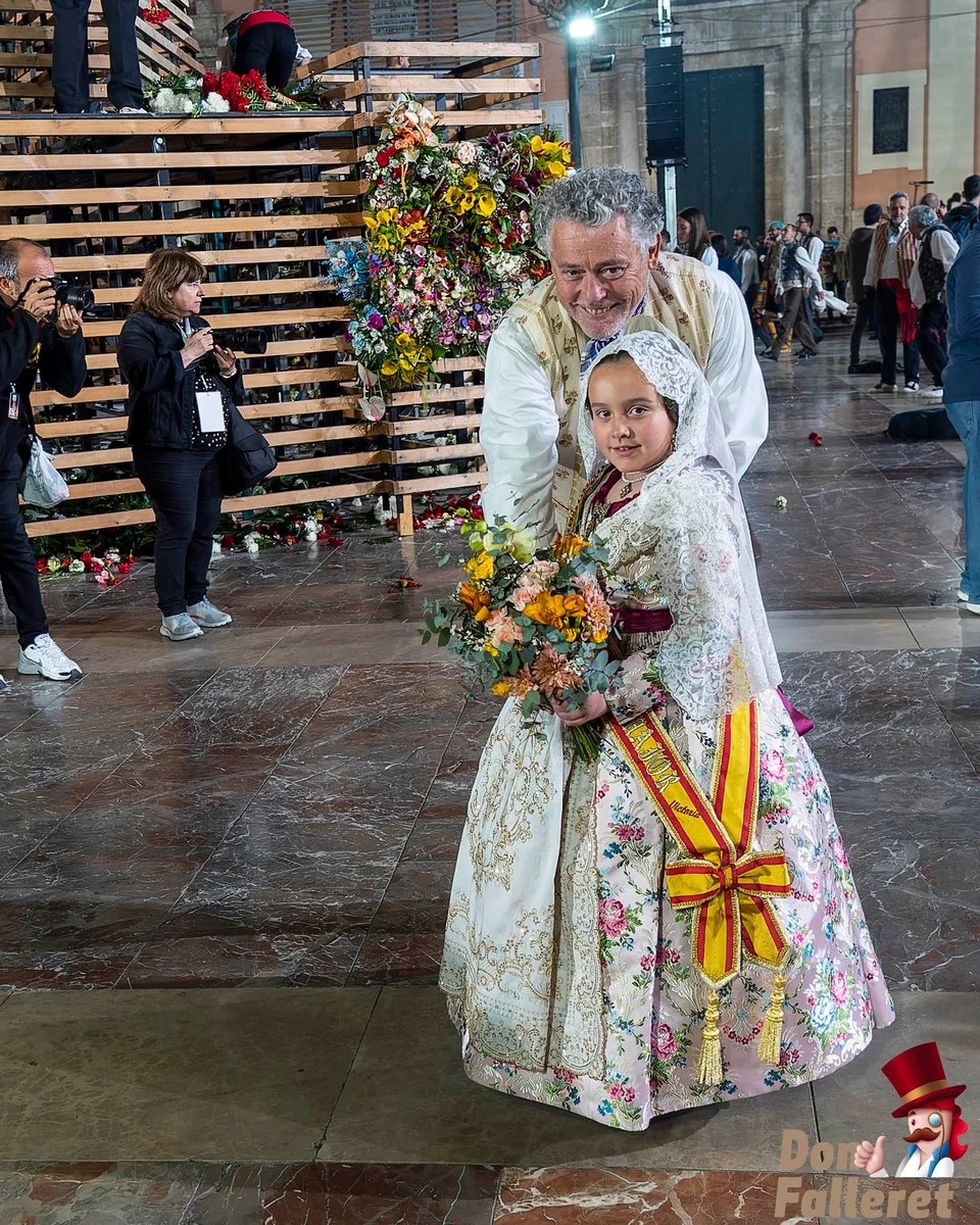 Ofrenda de Flores a la Virgen de los Desamparados - 17 de marzo - Comisiones Falleras 91 Ofrenda 17 84