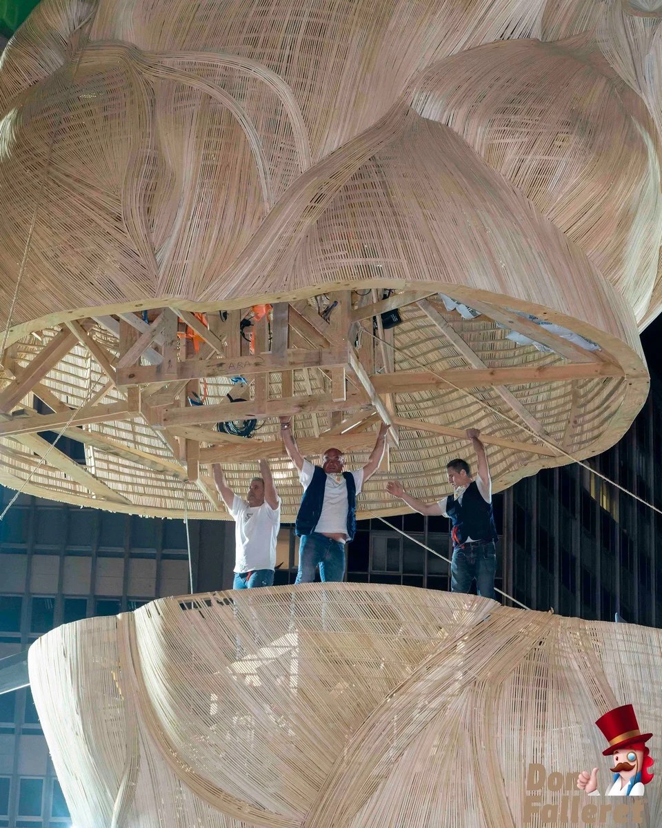 El Corazón de la Falla Municipal ya late en la Plaza del Ayuntamiento 2 Remate FallaMunicipal 15