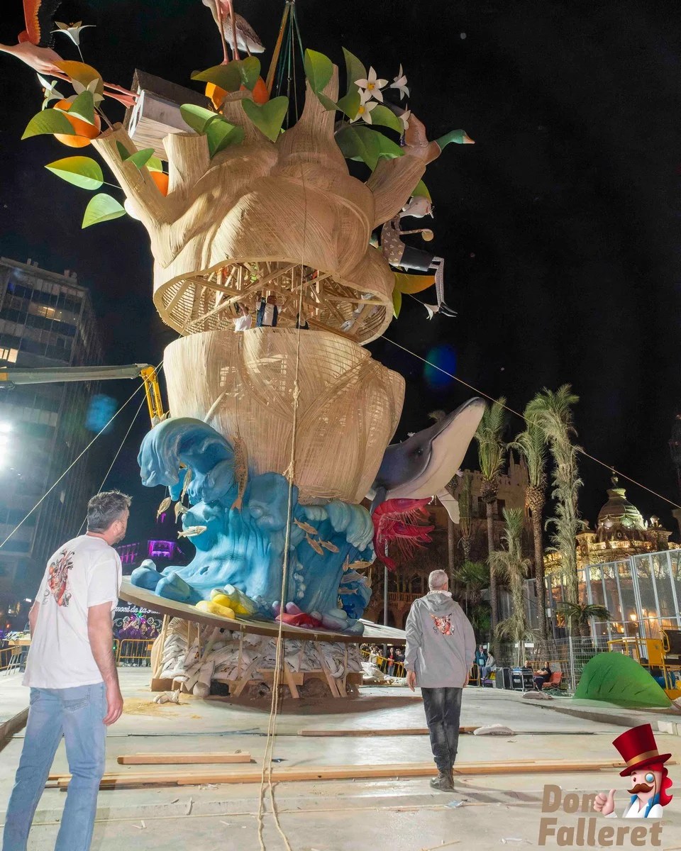 El Corazón de la Falla Municipal ya late en la Plaza del Ayuntamiento 3 Remate FallaMunicipal 16