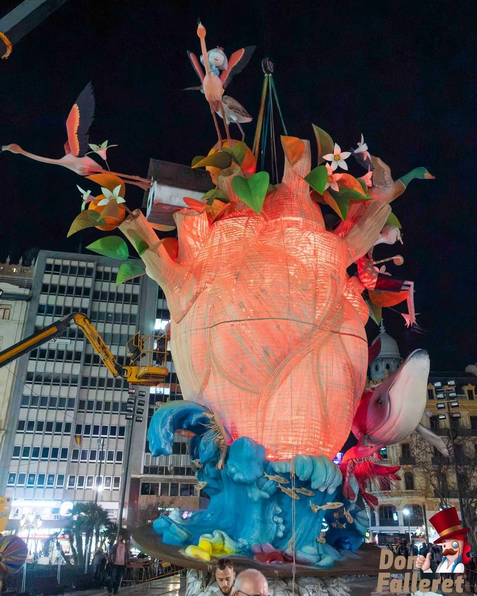 El Corazón de la Falla Municipal ya late en la Plaza del Ayuntamiento 4 Remate FallaMunicipal 24