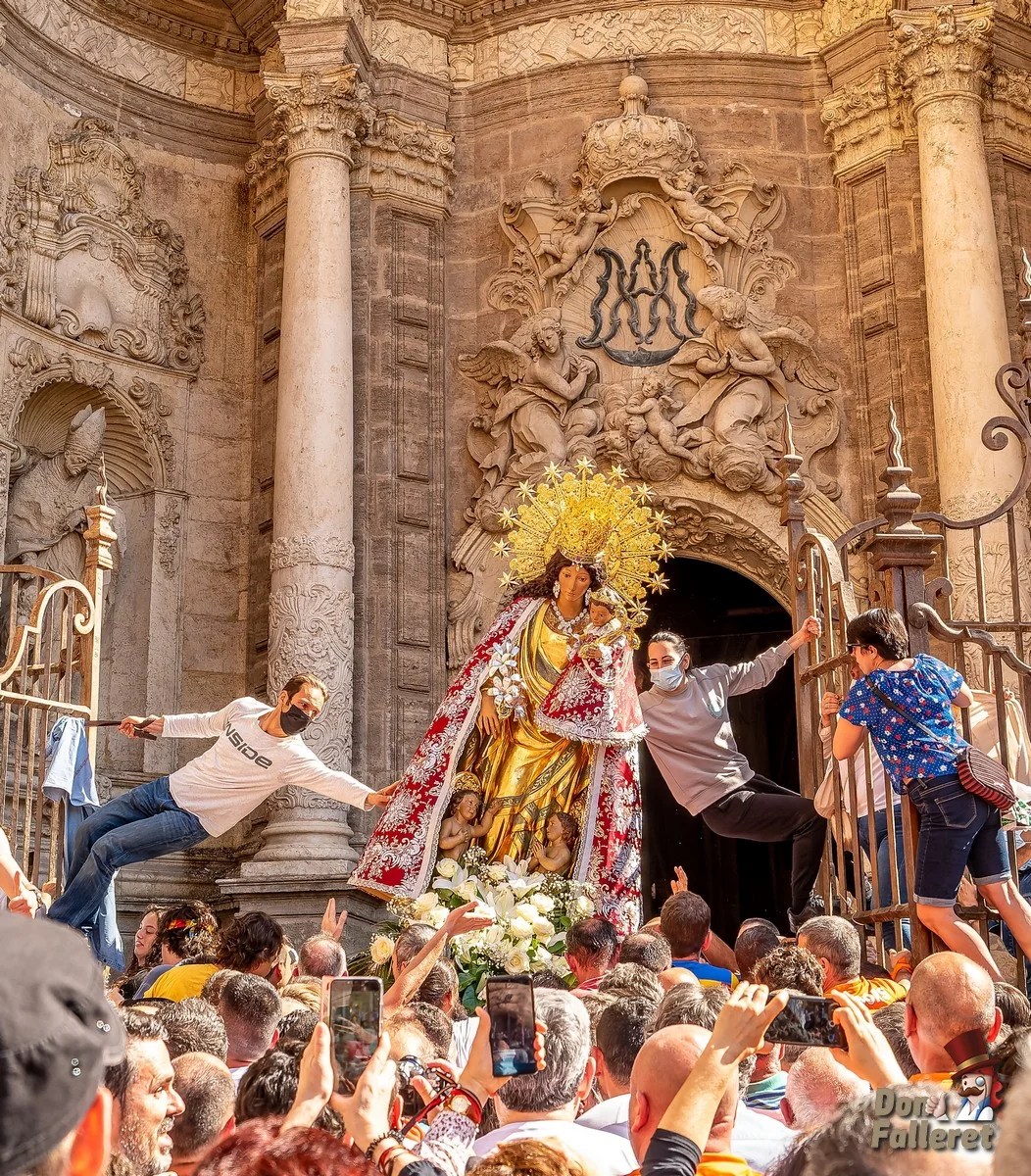 Las novedades de la Festividad de la Virgen de los Desamparados: gana un día con la dansà infantil, mascletà nocturna y tapiz en la plaza 2 virgen de los desamparados