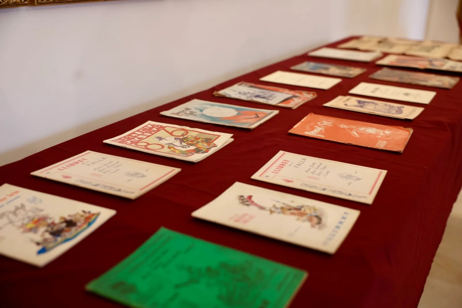 Junta Central Fallera recibe una donación de llibrets de falla de las primeras décadas del siglo XX 6 094A2659