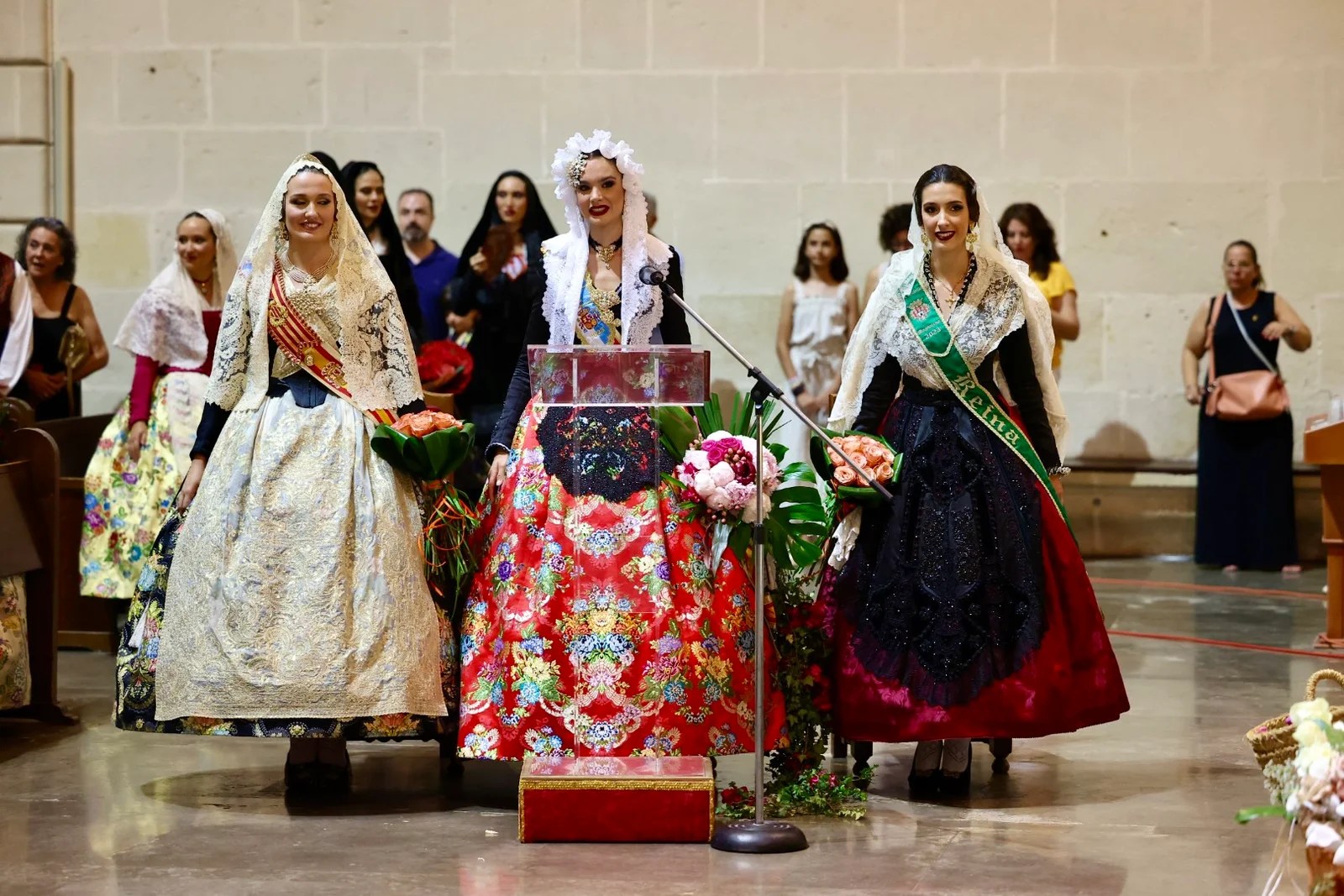 La Ofrenda de Laura Mengó, Fallera Mayor de Valencia, en las Hogueras de Alicante 2023