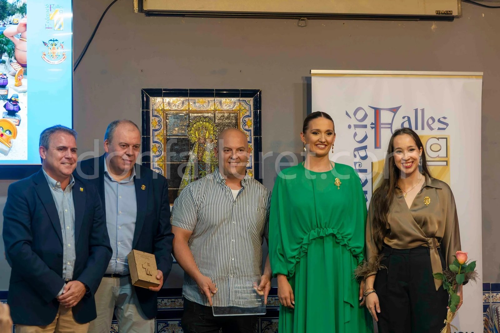 Salva Banyuls y Néstor Ruiz recogen el premio Borumballa a la mejor Falla de 1ªA de 2023 5 Premio Burumballa 11