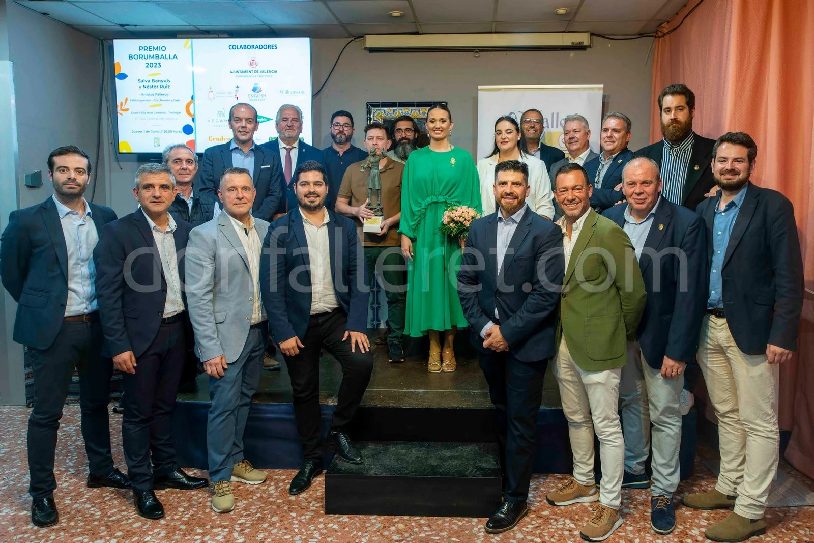 Salva Banyuls y Néstor Ruiz recogen el premio Borumballa a la mejor Falla de 1ªA de 2023 8 Premio Burumballa 27