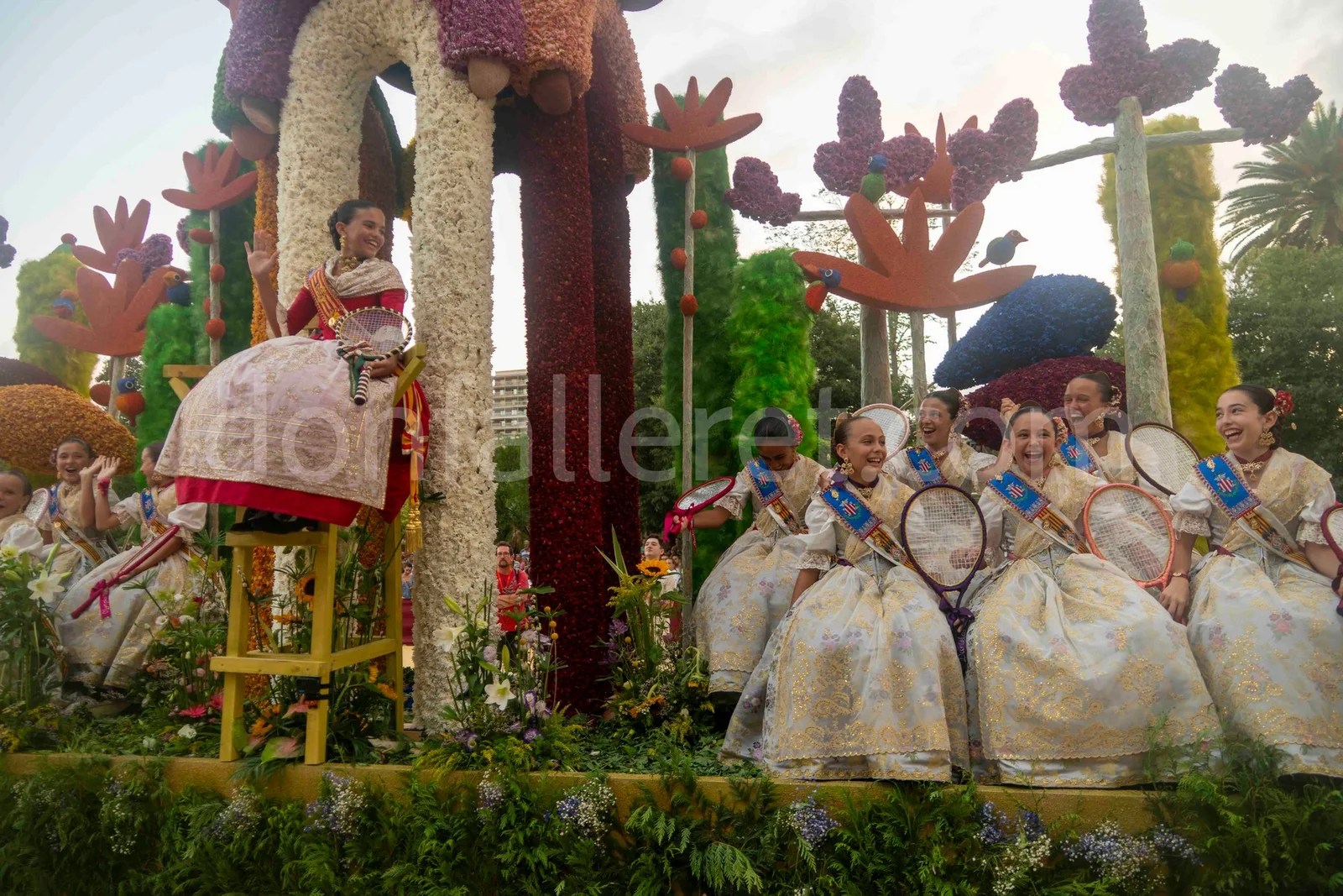 La Batalla de Flores pone el punto final a la Gran Fira de Valencia 75 Batalla Flors 100