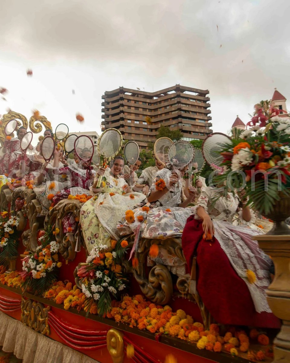 La Batalla de Flores pone el punto final a la Gran Fira de Valencia 82 Batalla Flors 118