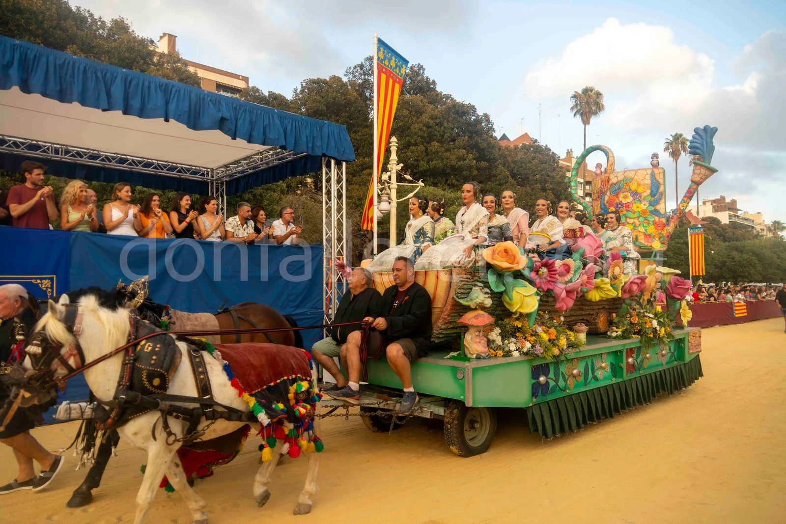La Batalla de Flores pone el punto final a la Gran Fira de Valencia 37 Batalla Flors 86