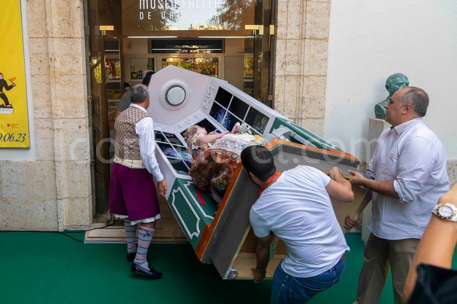 El acto de entrega de los Ninots Indultats inicia el curso fallero 14 EntregaNinot 53