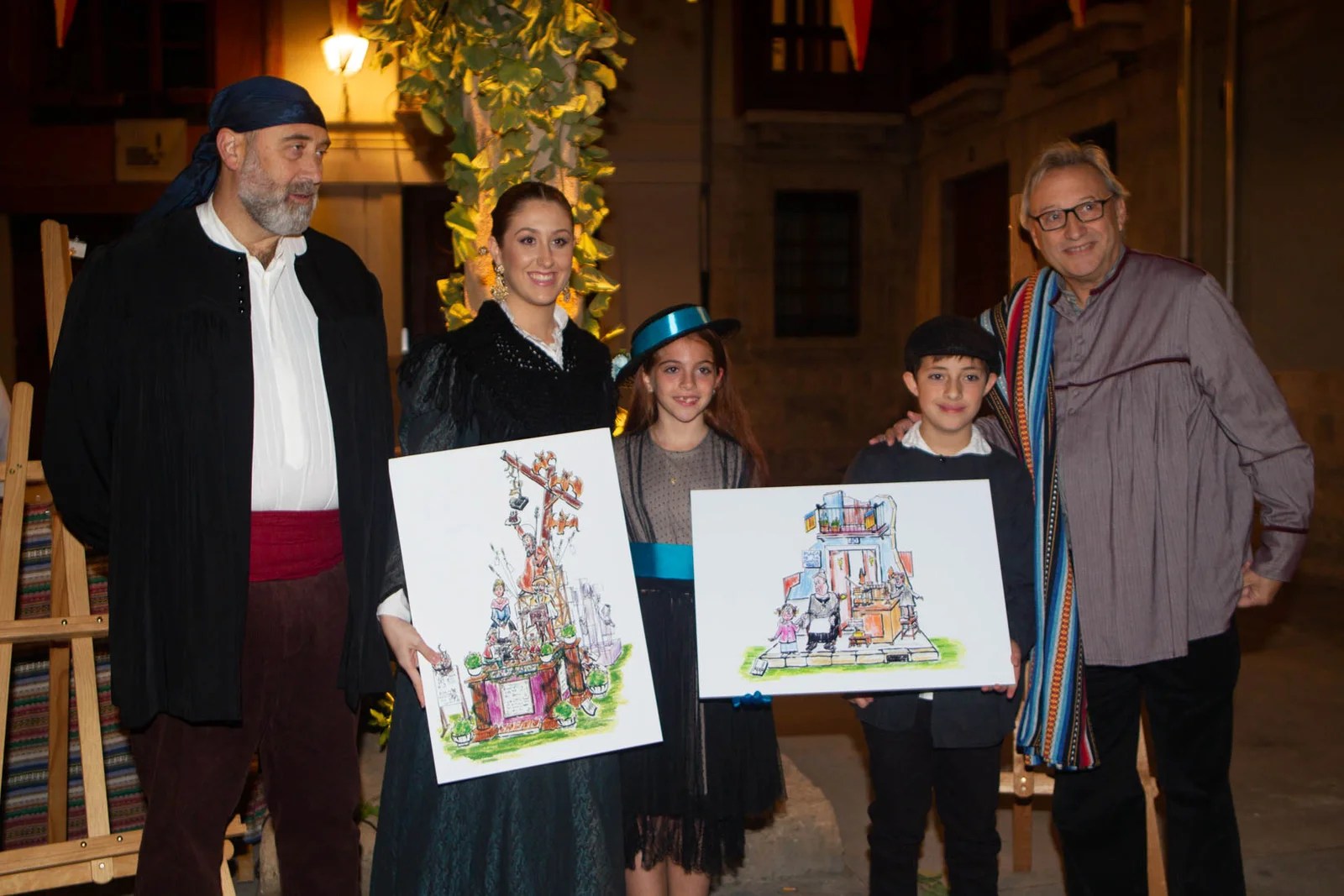 Estas son las dos Fallas a la antigua para celebrar los 175 años de la comisión de la Plaza Santa Cruz