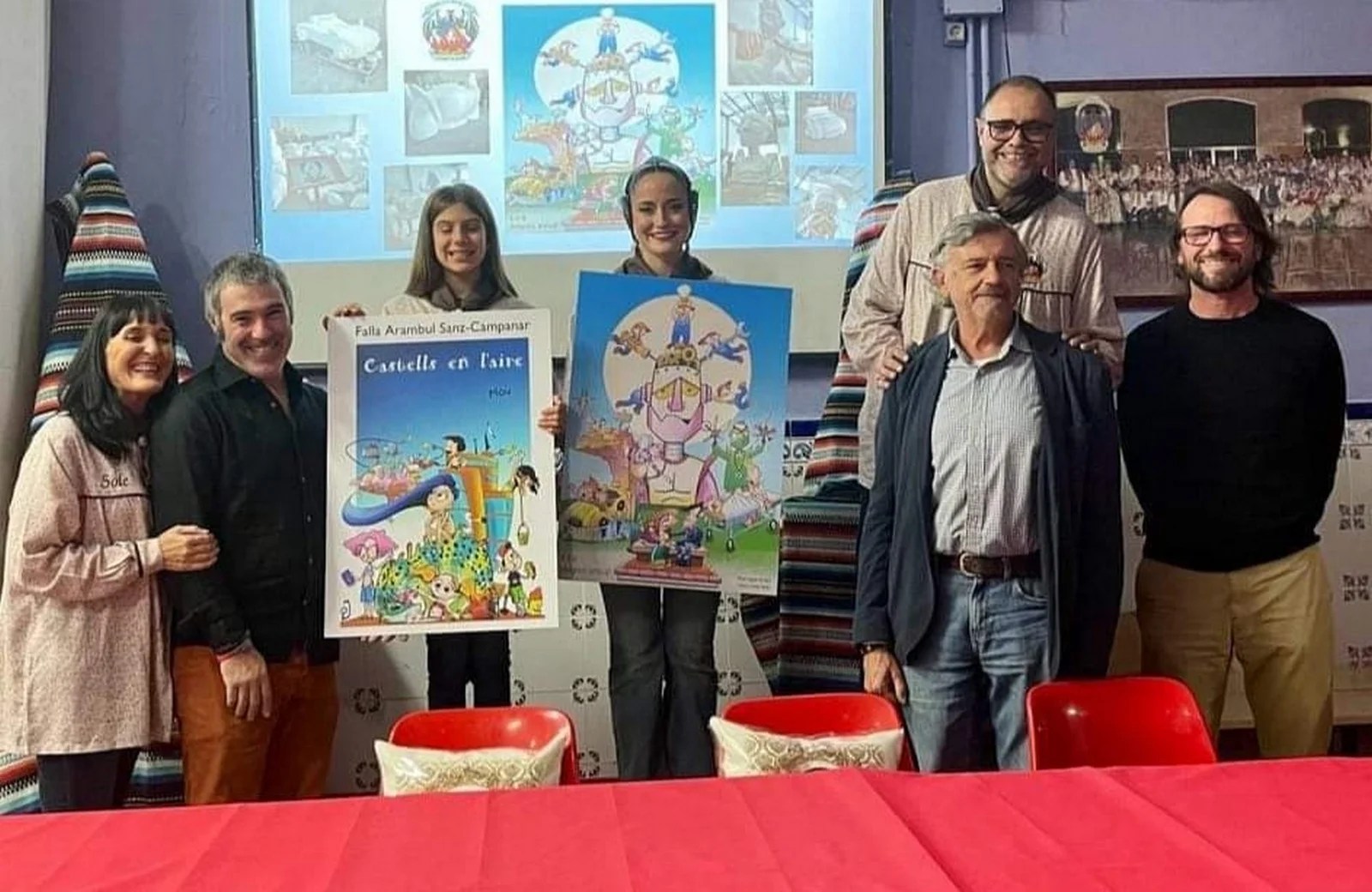 Momento de la presentación de los bocetos a cargo de sus artistas junto a Falleras Mayores y Presidentes