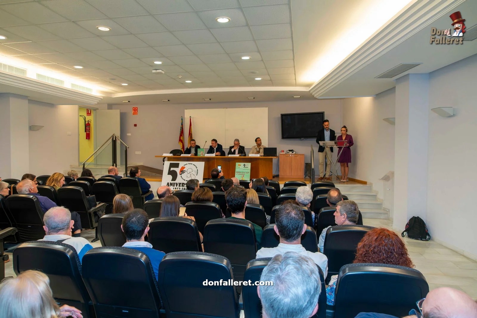 Presentación del Libro del 50 Aniversario de la Comisión Infantil de la Falla Plaza Doctor Collado 2 Momento del acto