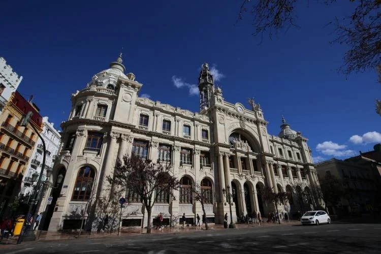 Valencia desvela el 15 de diciembre el cartel oficial de las Fallas 2024 1 Palacio Comunicaciones Valencia