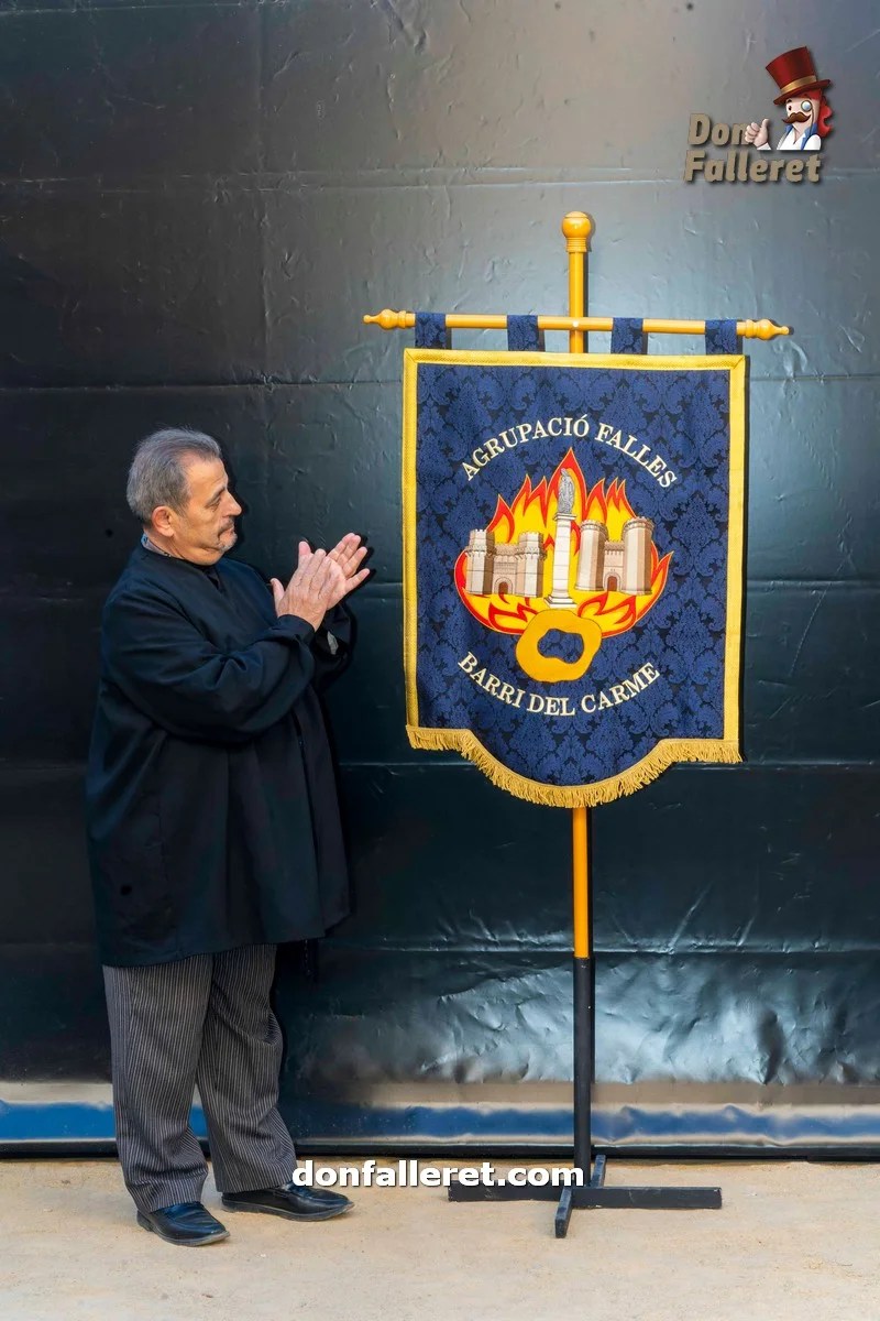 Vanguardia con ingenio y gracia en las Fallas 2024 del Barrio del Carmen 4 Nuevo estandarte en el 50 aniversario de la Agrupación