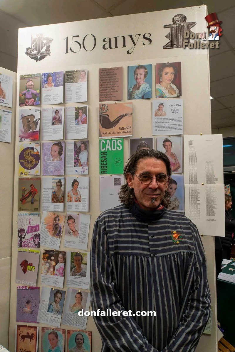 Juan Carlos Royal, creador junto a los falleros y falleras de la comisión de esta exposión