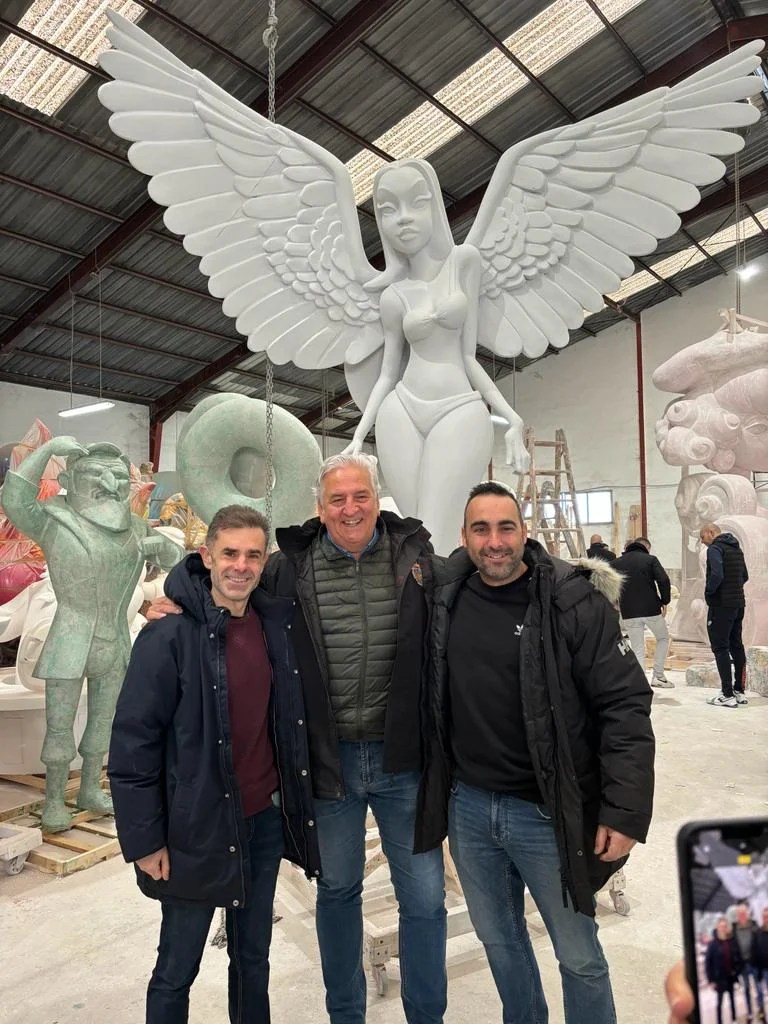 La Falla Plaza de la Merced renueva a los artistas Art en Foc