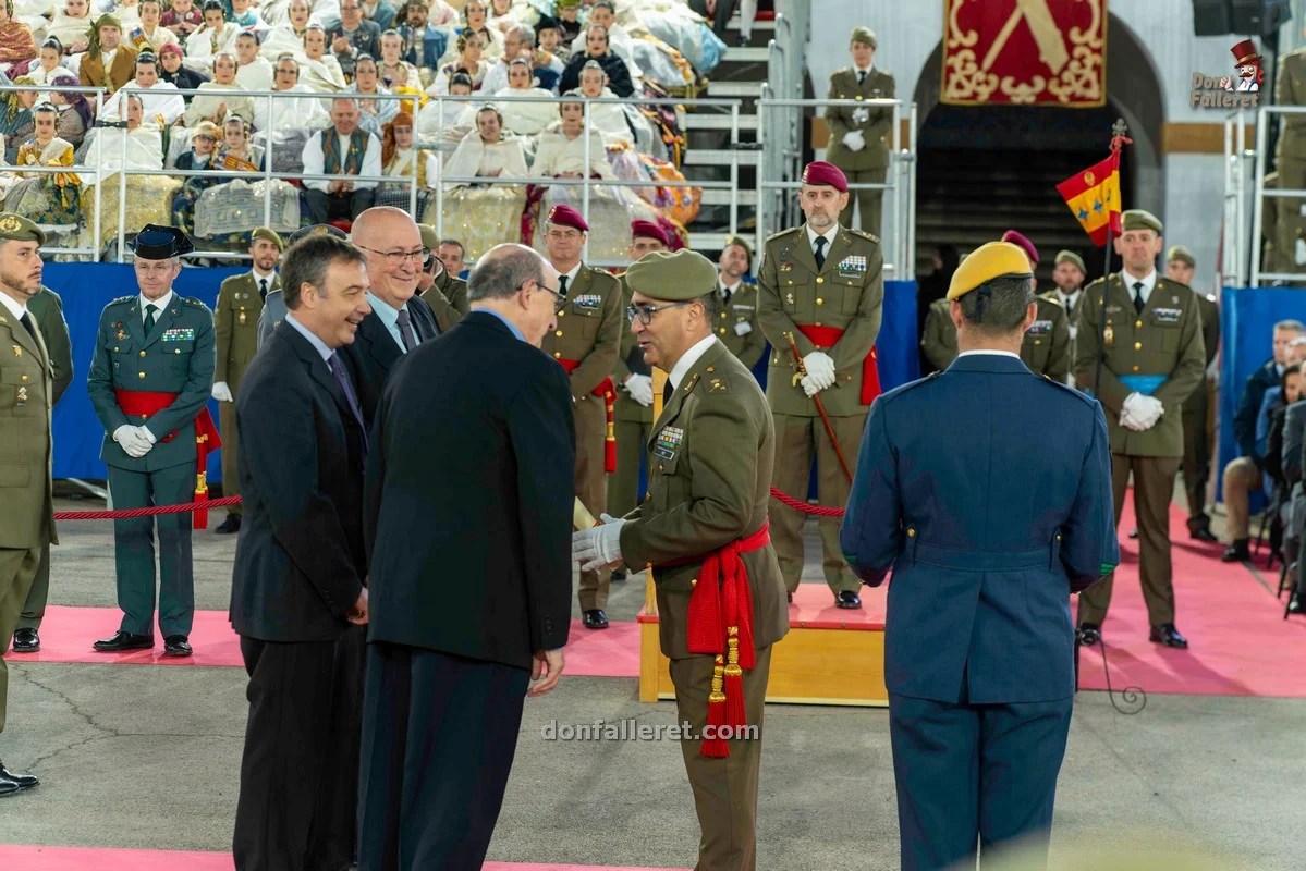 Las Fallas se vuelcan un año más en el Homenaje de las Fuerzas Armadas y Guardia Civil 6 Homenaje FFAA 24
