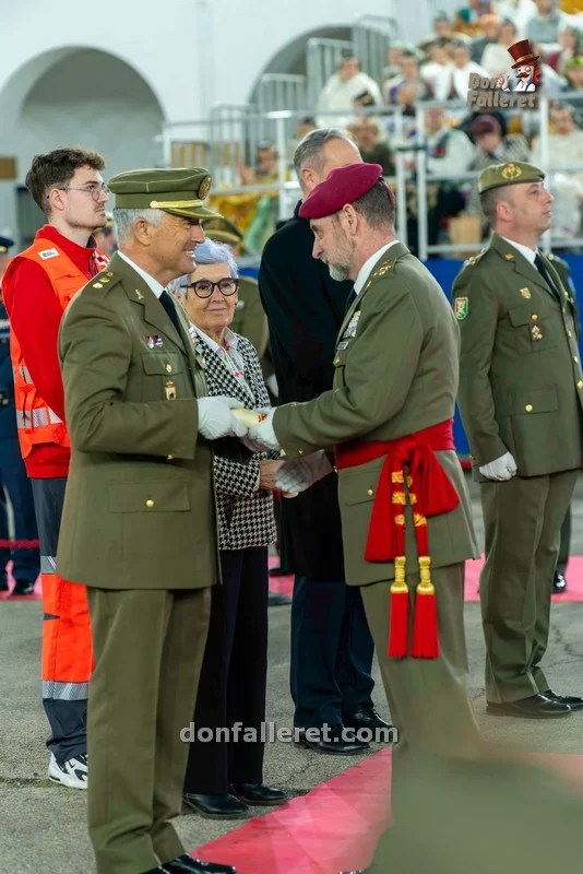 Las Fallas se vuelcan un año más en el Homenaje de las Fuerzas Armadas y Guardia Civil 8 Homenaje FFAA 26