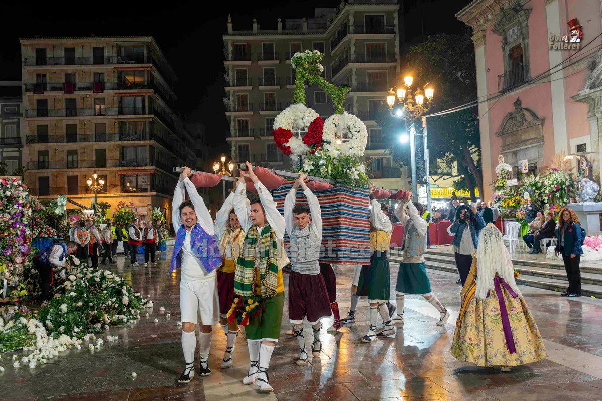 Reportaje de la Ofrenda de Flores a la Virgen de los Desamparados – Fallas de Valencia 2024 (17 de marzo 3/3)