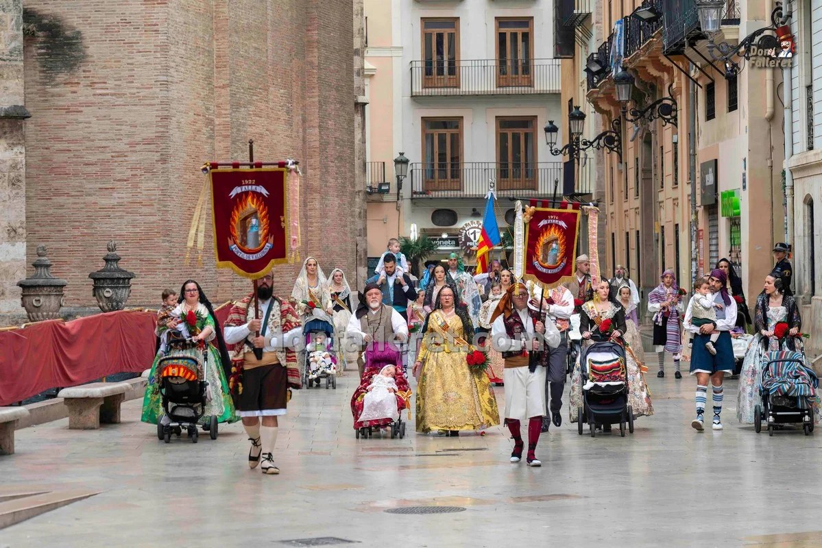 Reportaje de la Ofrenda de Flores a la Virgen de los Desamparados – Fallas de Valencia 2024 (18 de marzo 1/2)