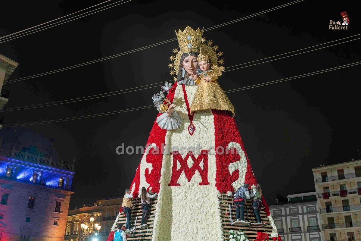 Reportaje de la Ofrenda de Flores a la Virgen de los Desamparados – Fallas de Valencia 2024 (18 de marzo 2/2)