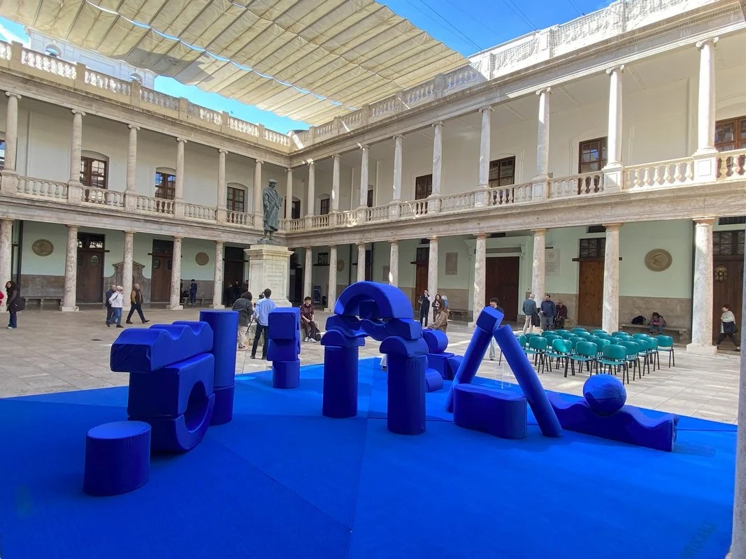 Este año la Falla Immaterial se puede tocar 3 Presentacio Falla Immaterial 2024