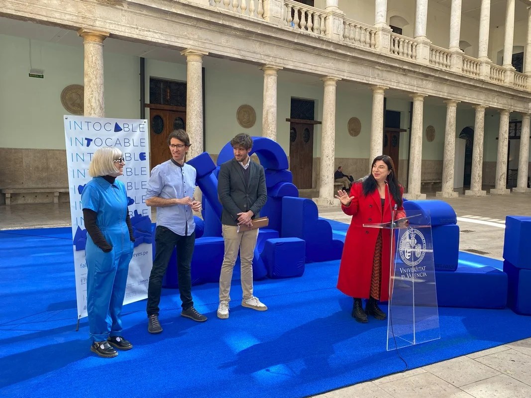 Este año la Falla Immaterial se puede tocar 2 Presentacio Falla Immaterial 2024 A