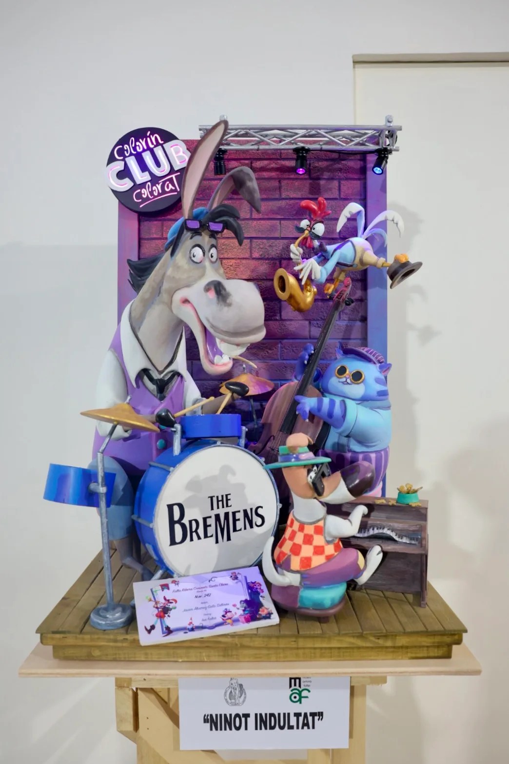 El Ninot Indultat "Colorín Colorat Club" es recibido en el Museo del Artista Fallero de Valencia 5 Entrega Ninot Falla Telefonica al Museu del Gremi Artistes Fallers 1